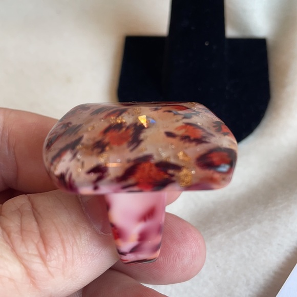 Vintage Lucite pink leopard ring sz9 - Picture 9 of 12